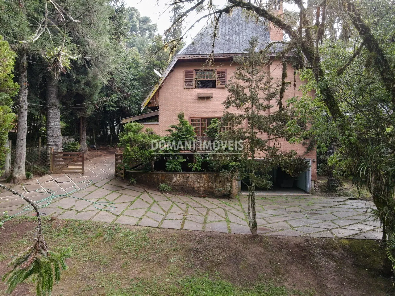 Casa à venda de 2.390 m² em Campos do Jordão, SP, Brasil