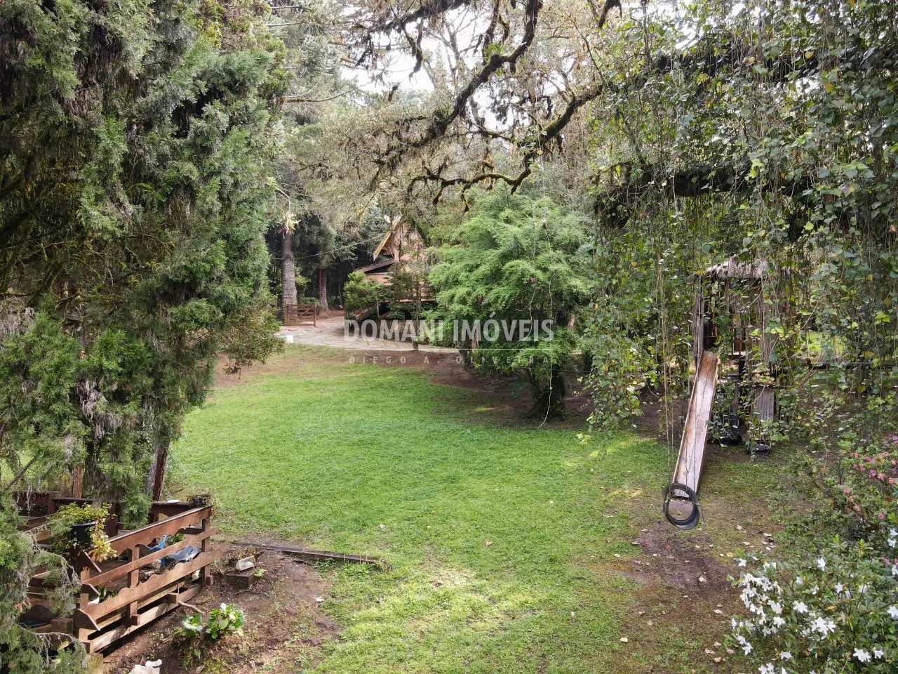 Casa à venda de 2.390 m² em Campos do Jordão, SP, Brasil