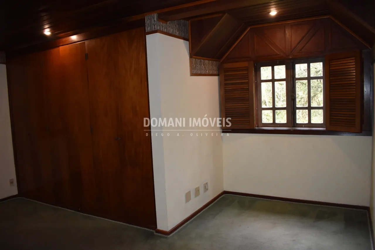 Casa à venda de 2.390 m² em Campos do Jordão, SP, Brasil