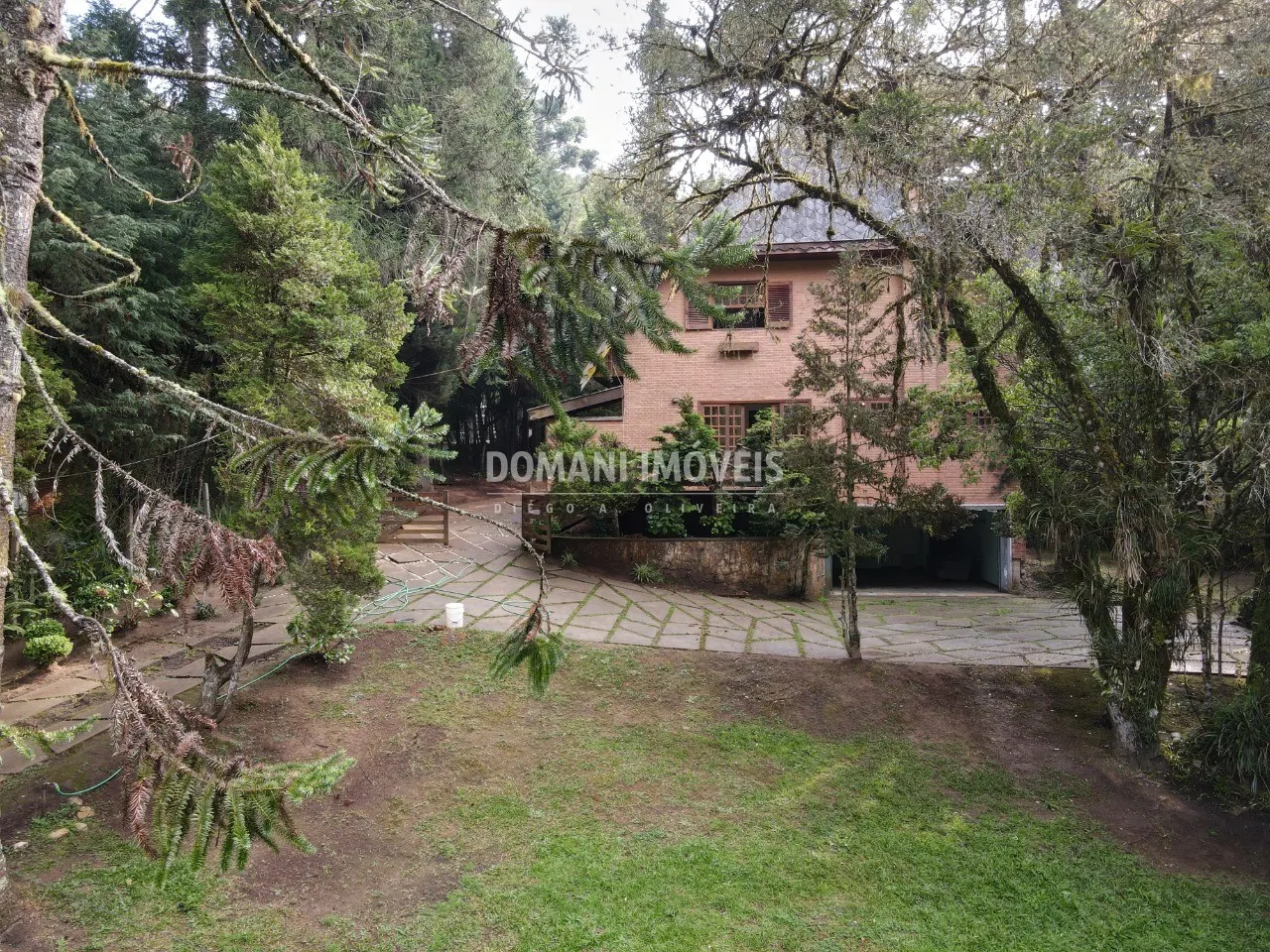 Casa à venda de 2.390 m² em Campos do Jordão, SP, Brasil