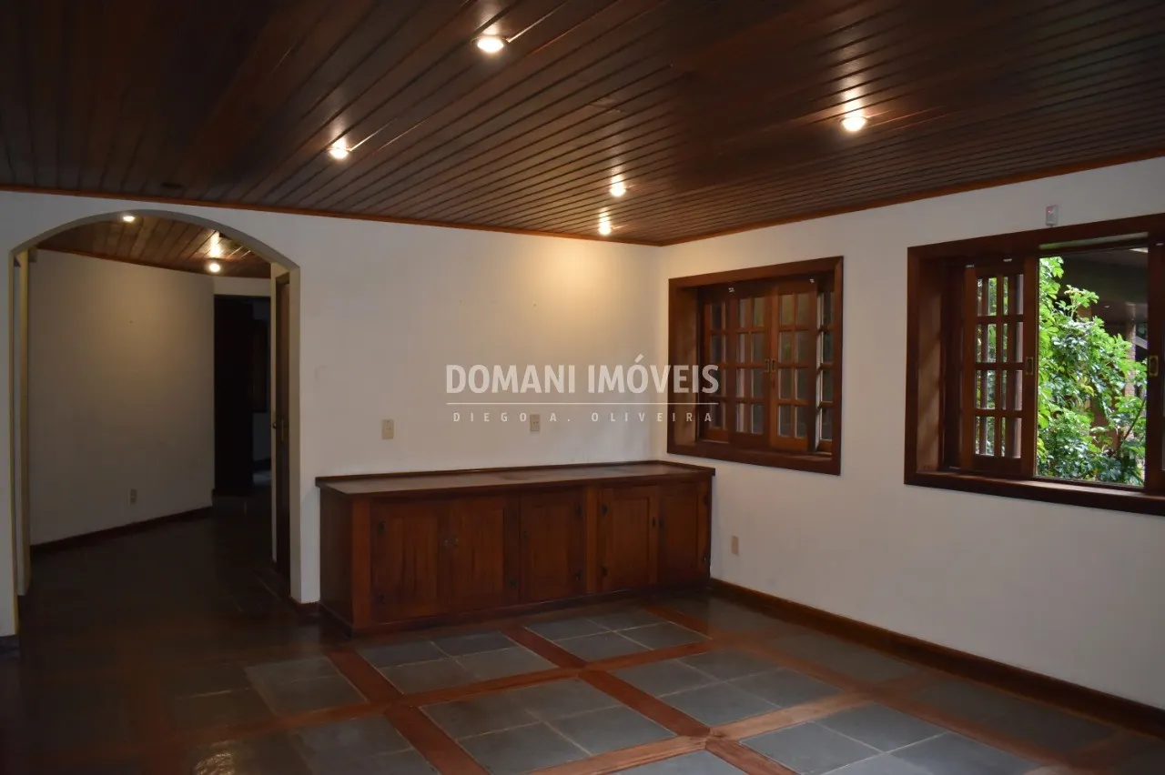 Casa à venda de 2.390 m² em Campos do Jordão, SP, Brasil
