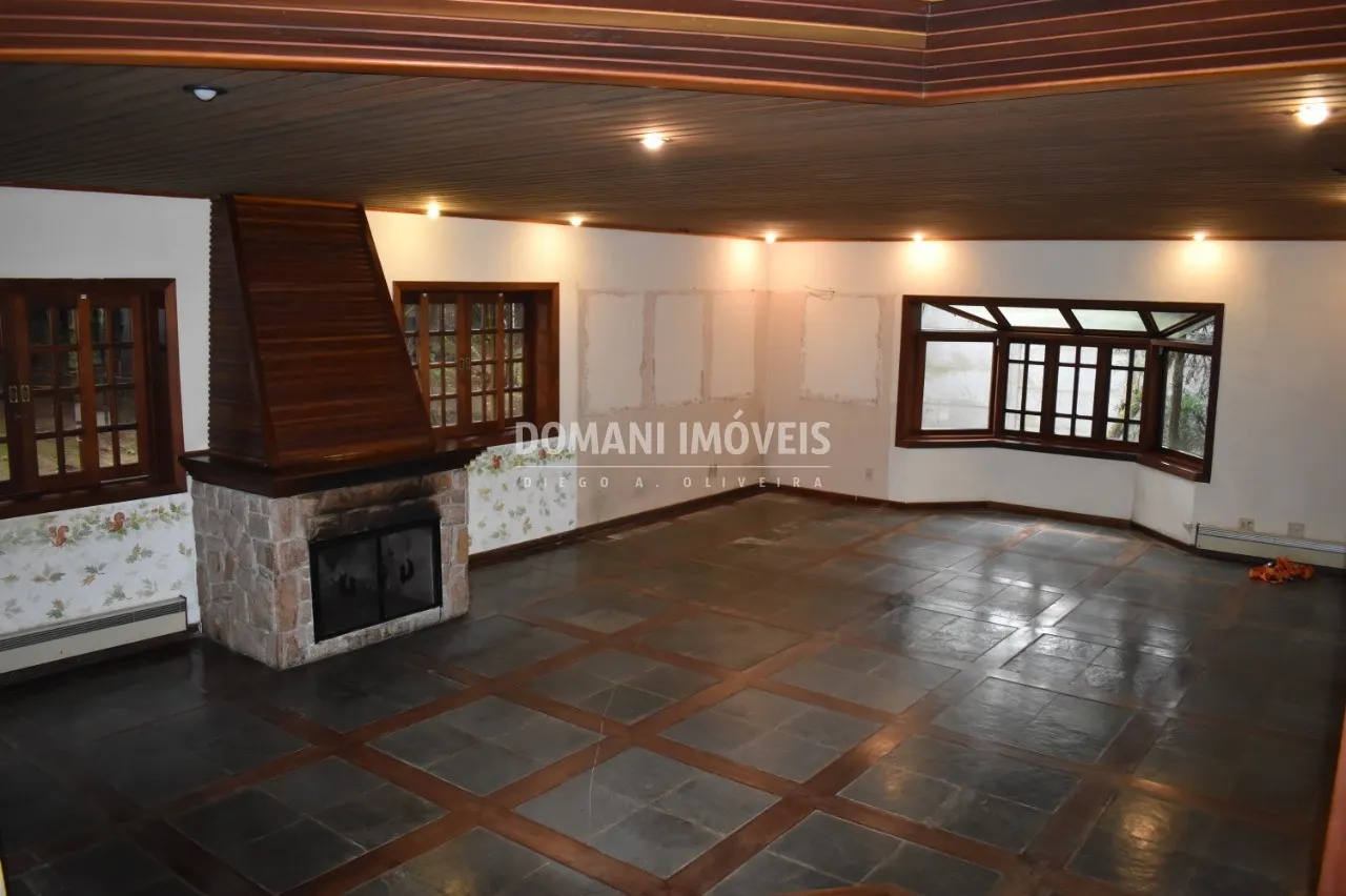 Casa à venda de 2.390 m² em Campos do Jordão, SP, Brasil