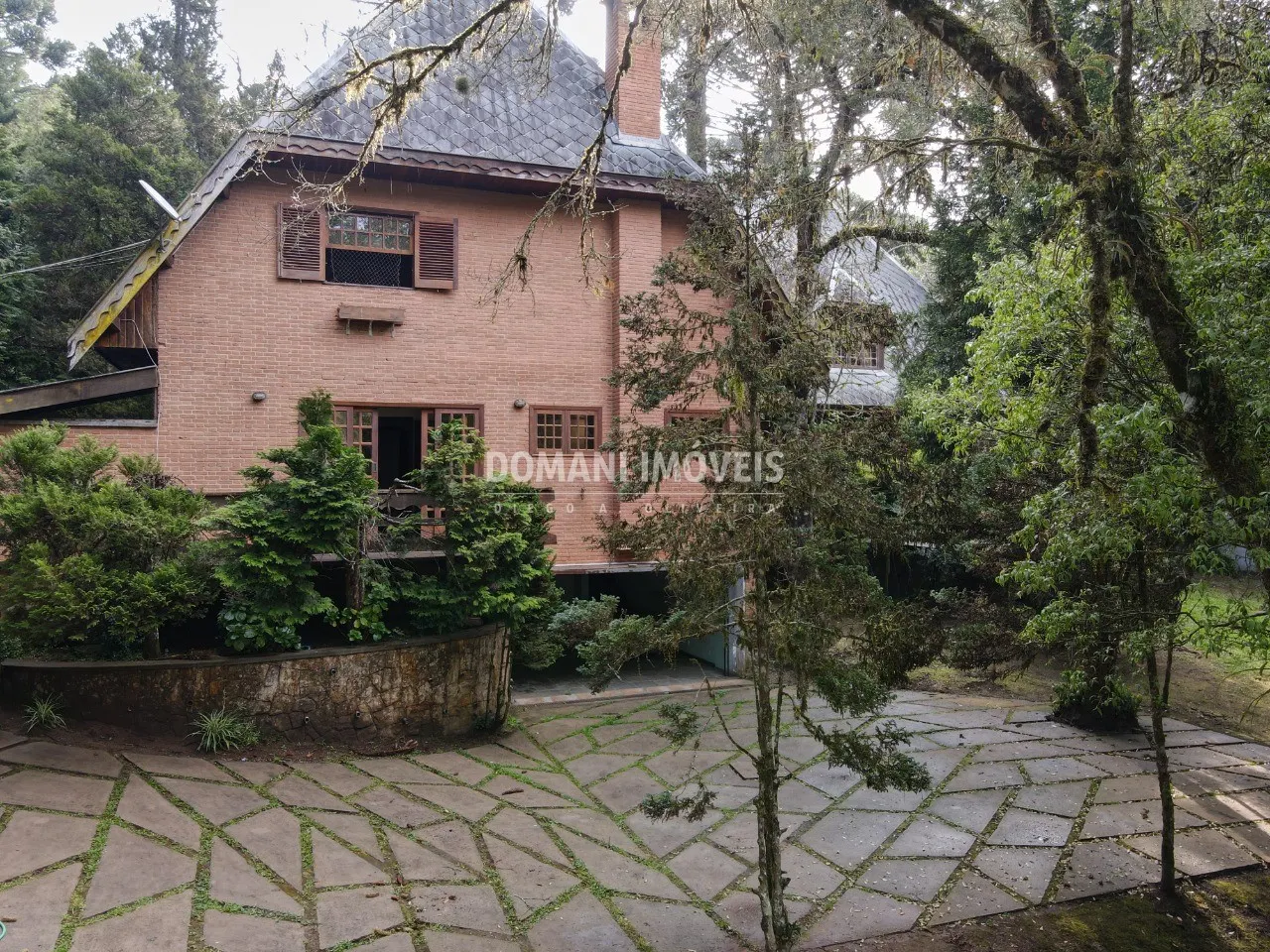 Casa à venda de 2.390 m² em Campos do Jordão, SP, Brasil