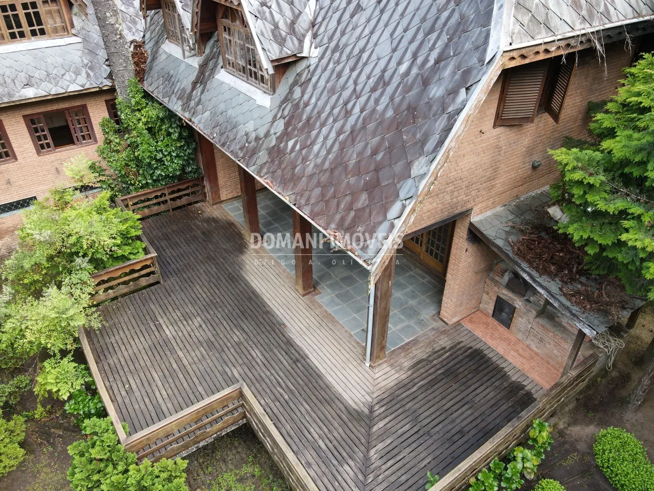 Casa à venda de 2.390 m² em Campos do Jordão, SP, Brasil