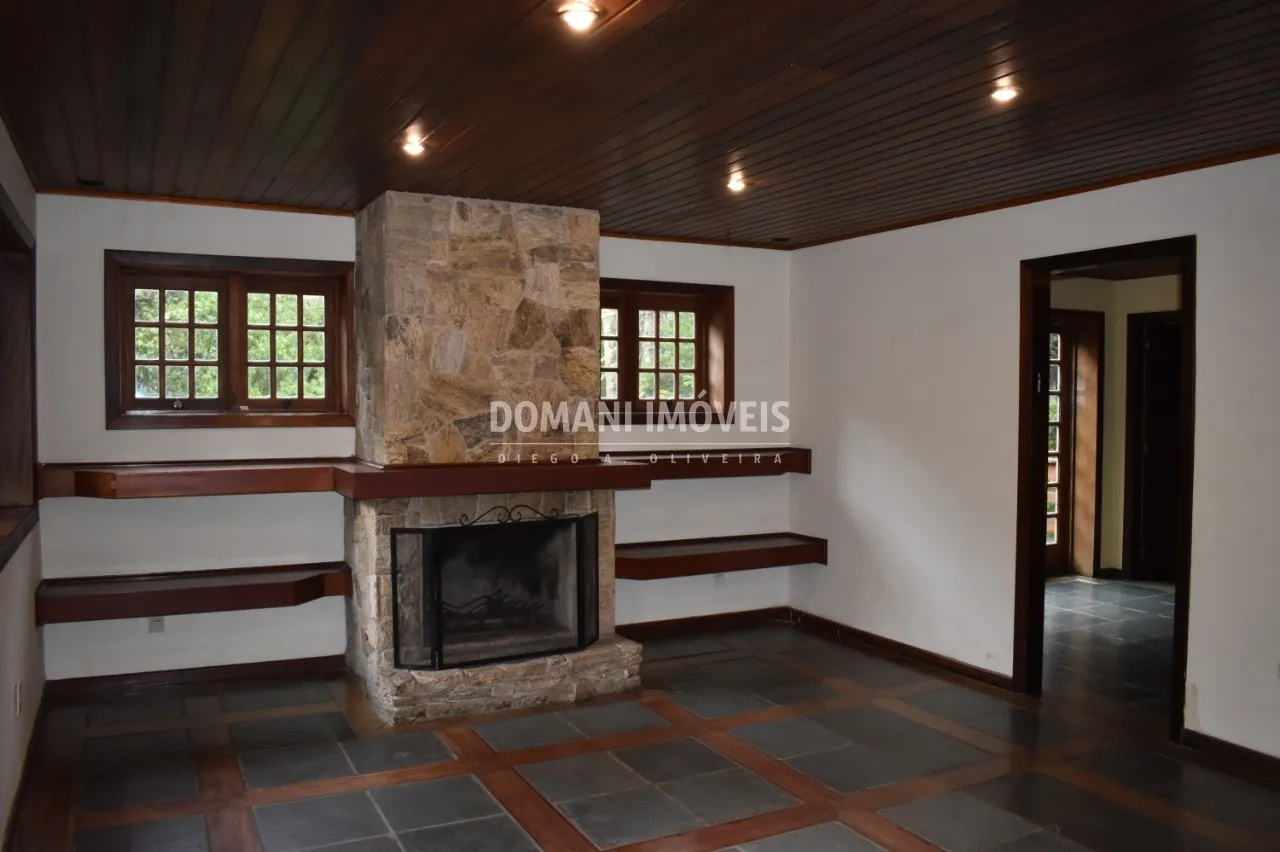 Casa à venda de 2.390 m² em Campos do Jordão, SP, Brasil