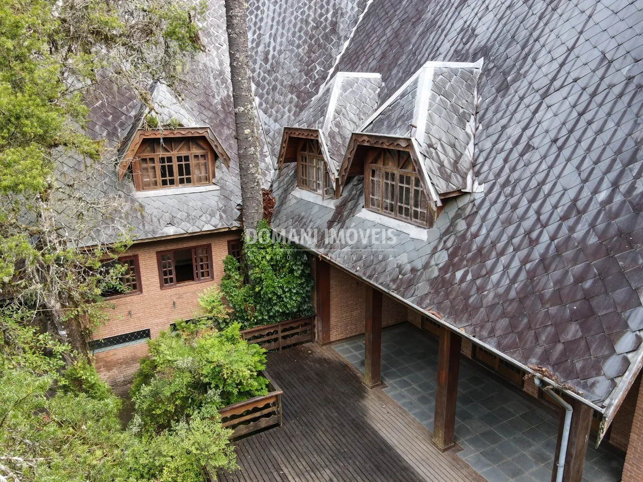 Casa à venda de 2.390 m² em Campos do Jordão, SP, Brasil