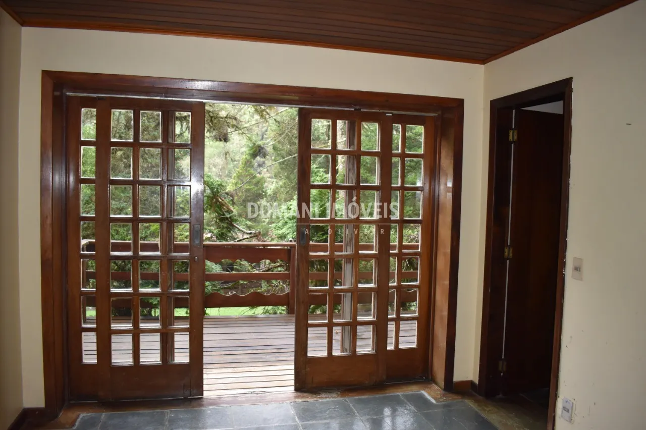 Casa à venda de 2.390 m² em Campos do Jordão, SP, Brasil
