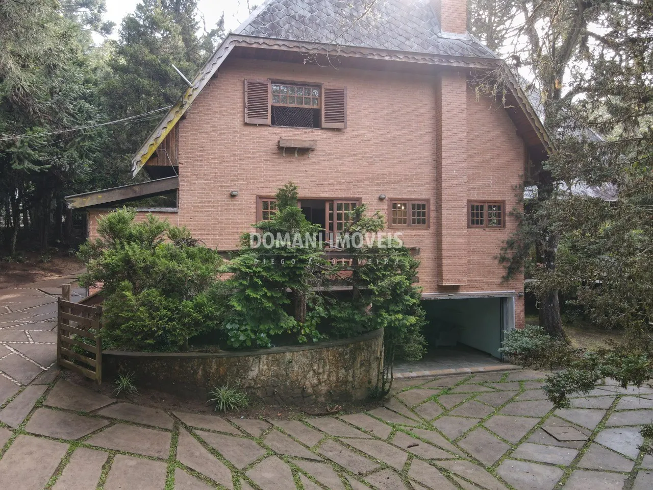 Casa à venda de 2.390 m² em Campos do Jordão, SP, Brasil