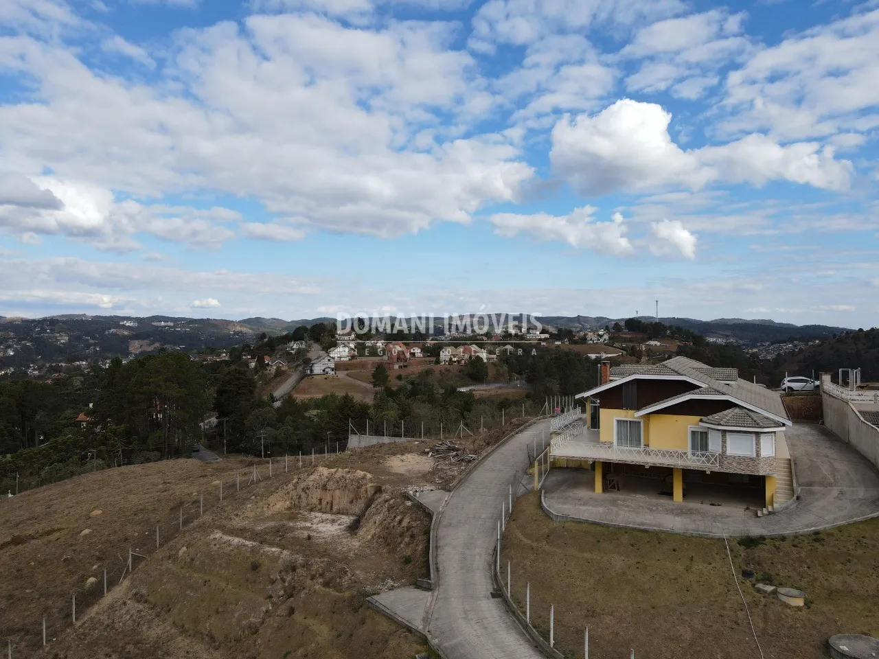 Casa à venda de 1.210 m² em Campos do Jordão, SP, Brasil