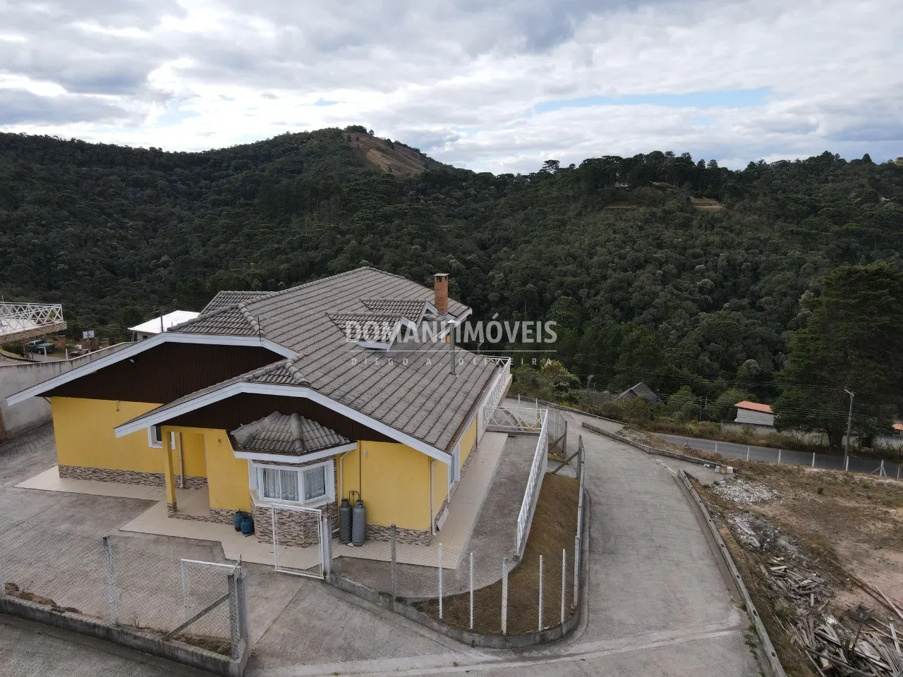 Casa à venda de 1.210 m² em Campos do Jordão, SP, Brasil