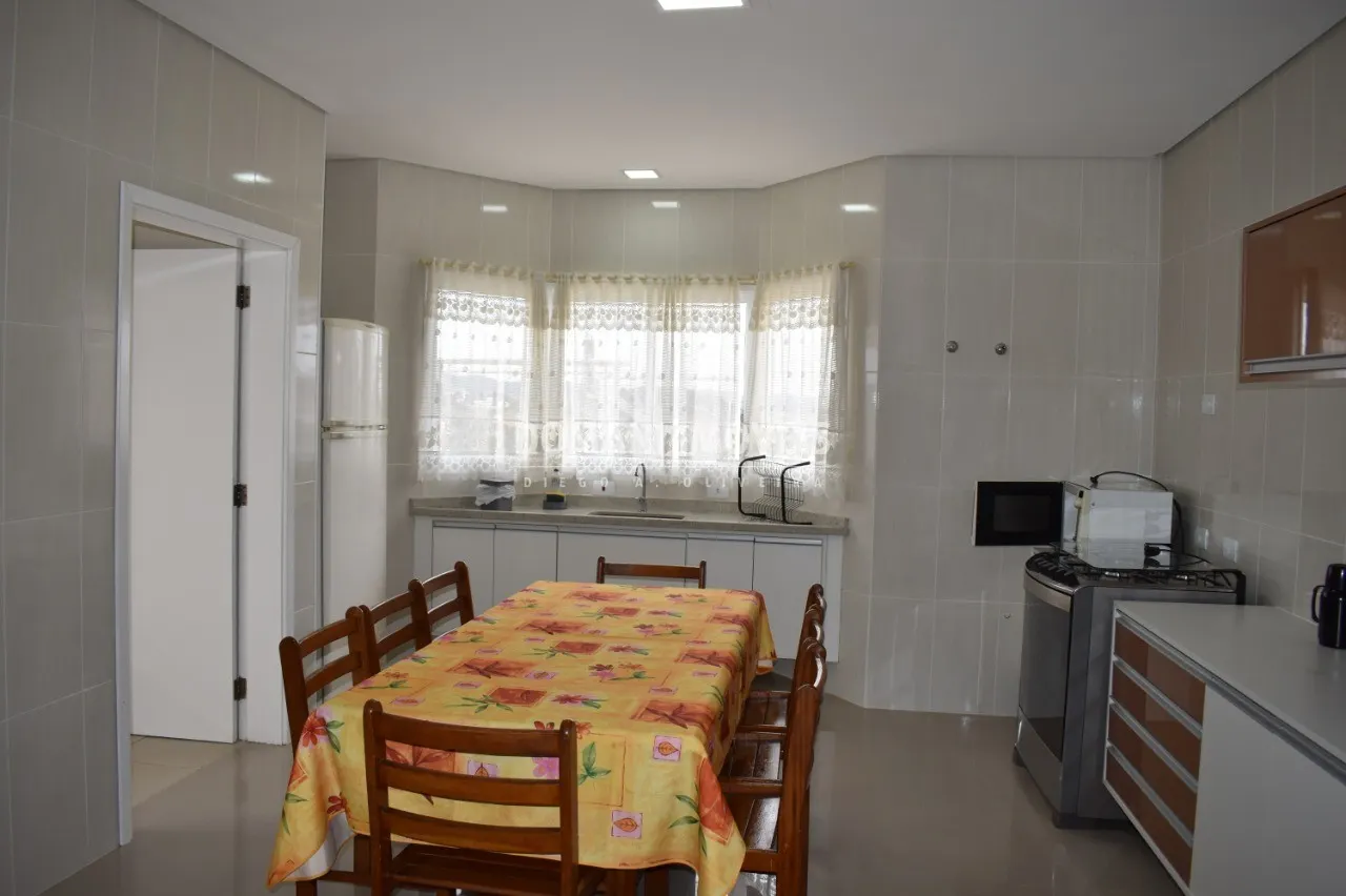 Casa à venda de 1.210 m² em Campos do Jordão, SP, Brasil