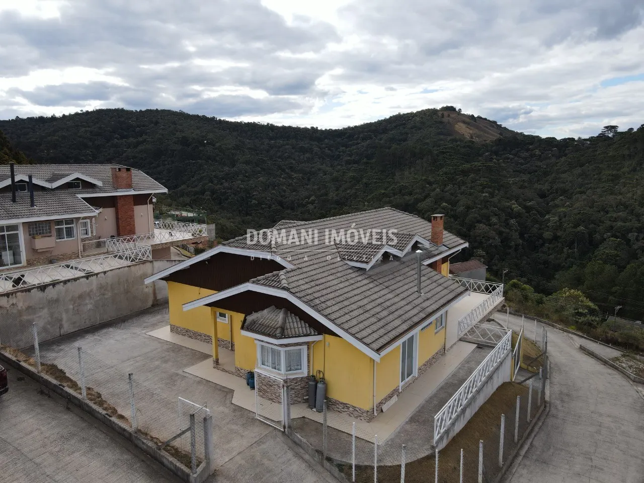 Casa à venda de 1.210 m² em Campos do Jordão, SP, Brasil
