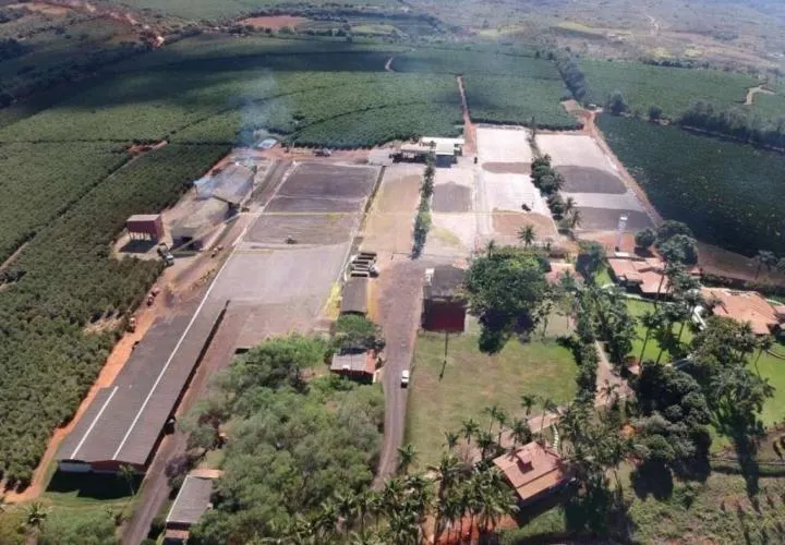 Fazenda à venda de 1.526 ha em Piumhi, MG, Brasil