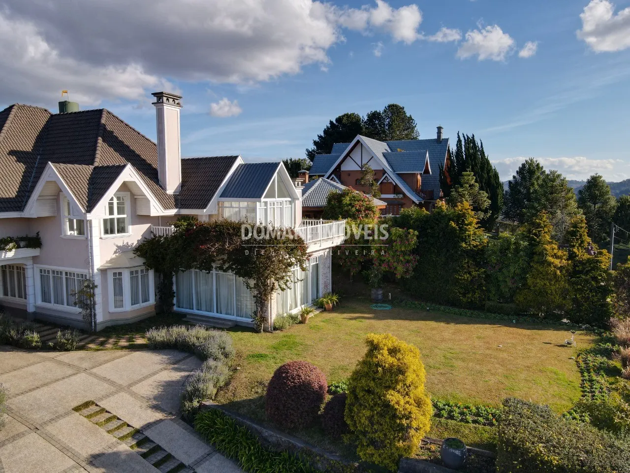 Casa à venda de 1.750 m² em Campos do Jordão, SP, Brasil