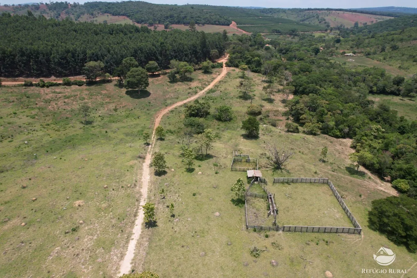 Fazenda à venda de 576 ha em Felício dos Santos, MG, Brasil