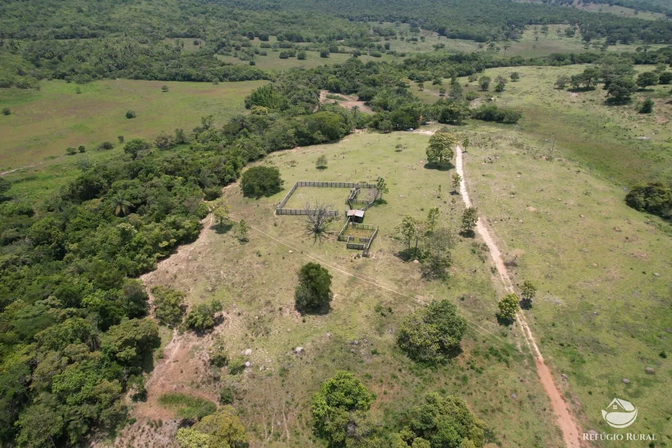 Fazenda à venda de 576 ha em Felício dos Santos, MG, Brasil