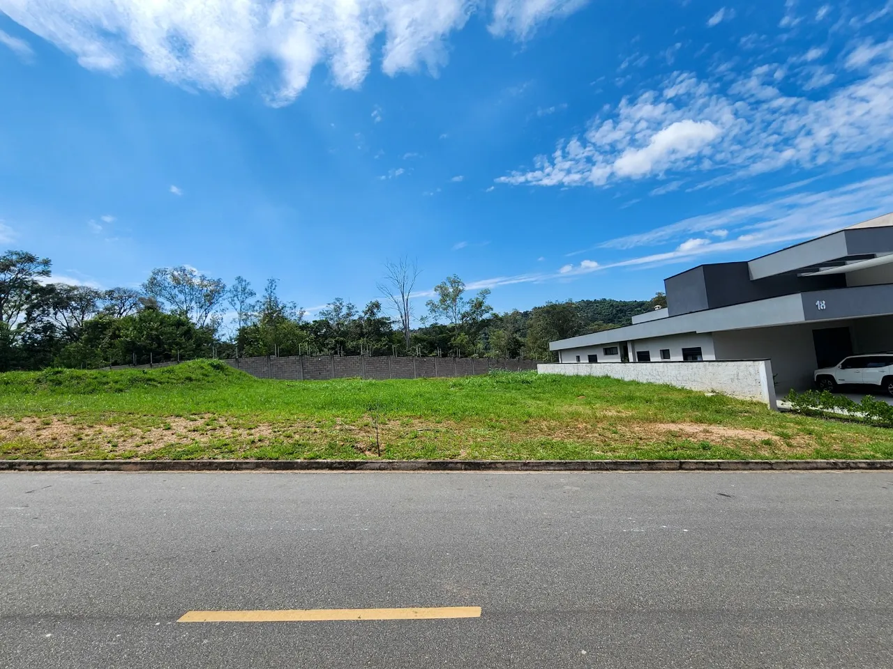 Terreno à venda de 690 m² em Valinhos, SP, Brasil