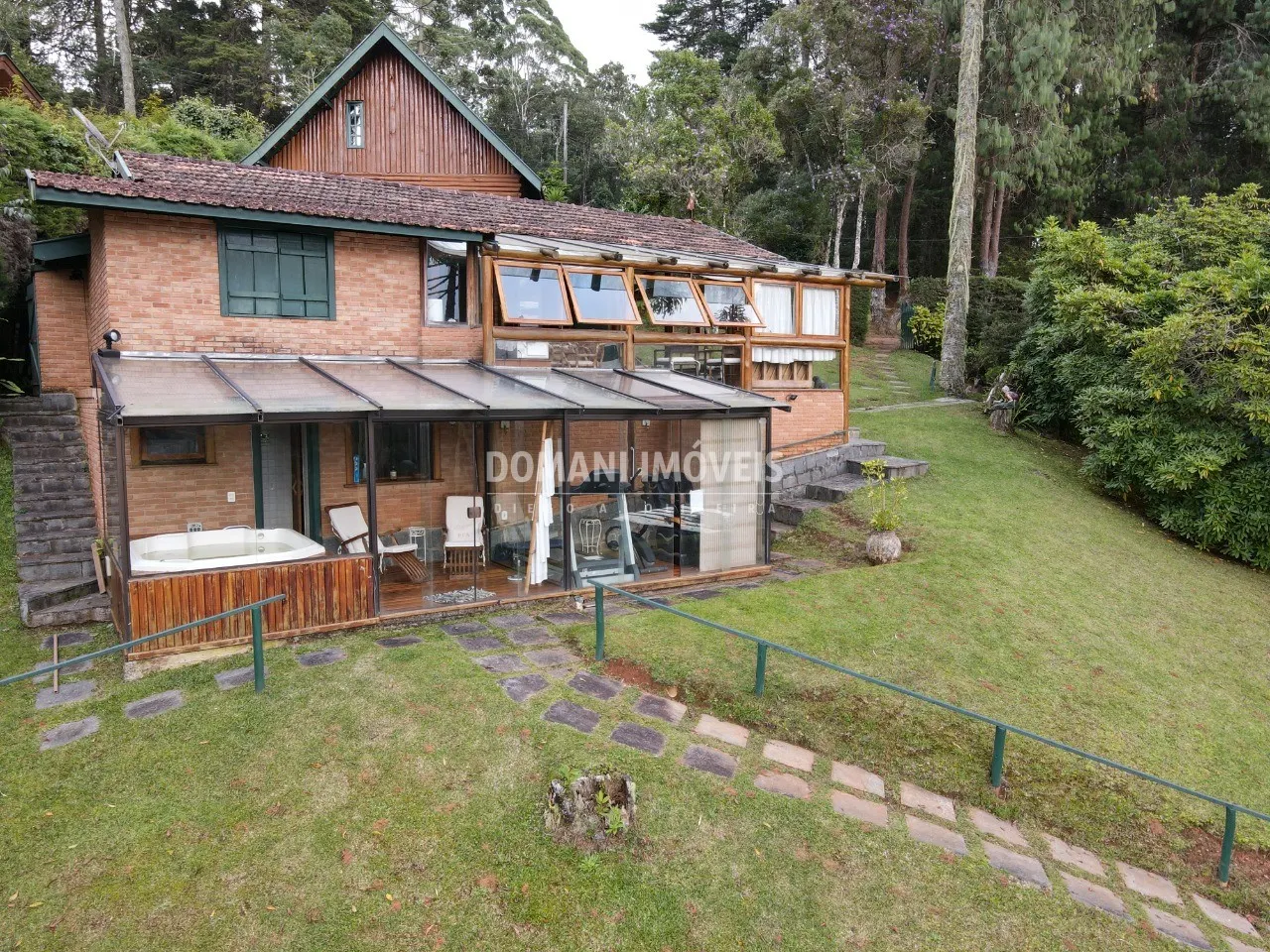 Casa à venda de 2.920 m² em Campos do Jordão, SP, Brasil