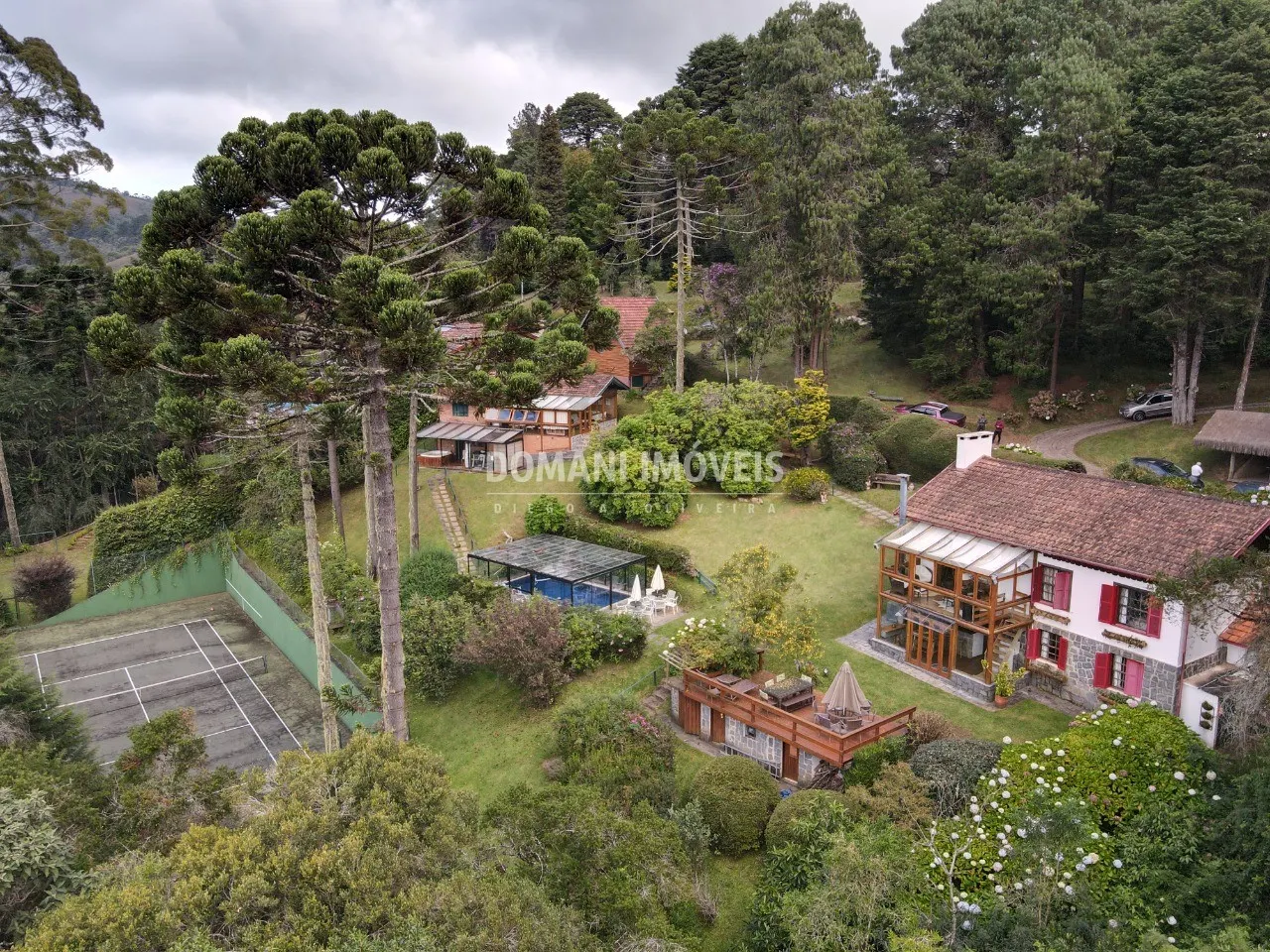 Casa à venda de 2.920 m² em Campos do Jordão, SP, Brasil