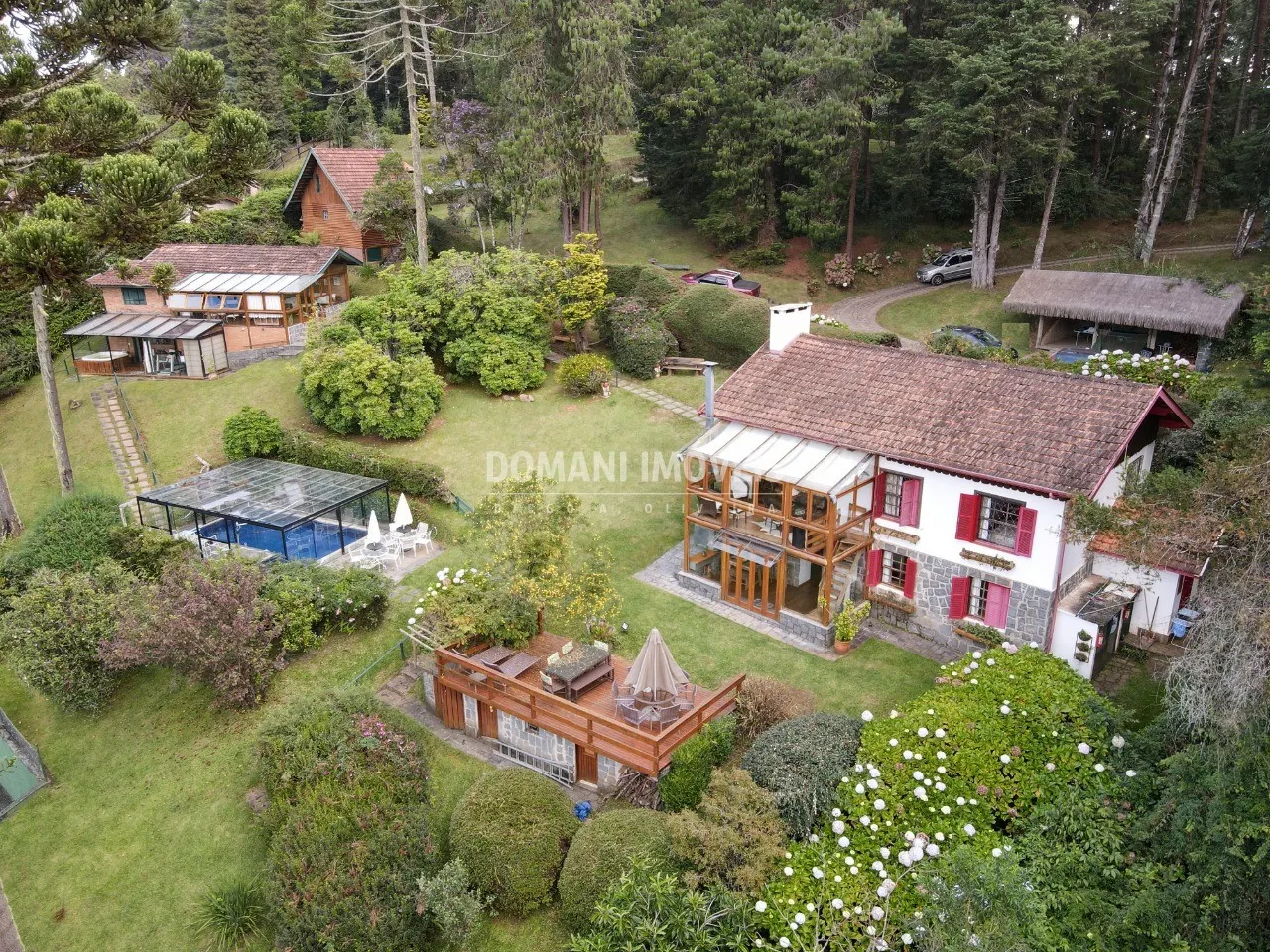 Casa à venda de 2.920 m² em Campos do Jordão, SP, Brasil