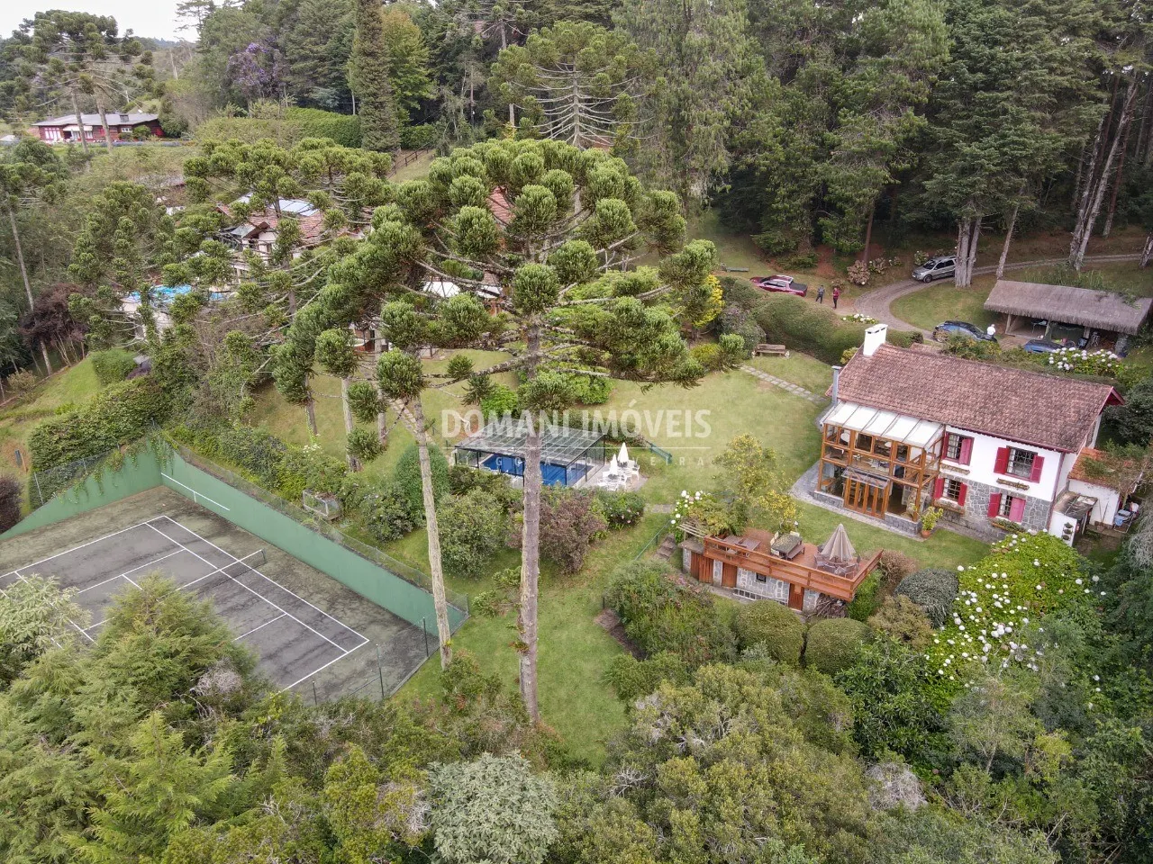 Casa à venda de 2.920 m² em Campos do Jordão, SP, Brasil