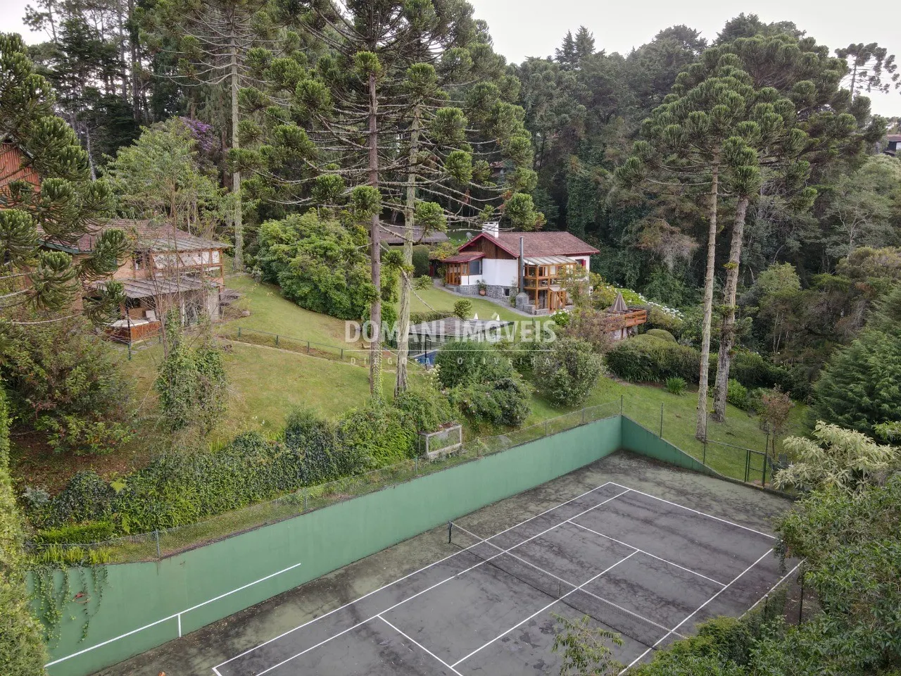 Casa à venda de 2.920 m² em Campos do Jordão, SP, Brasil