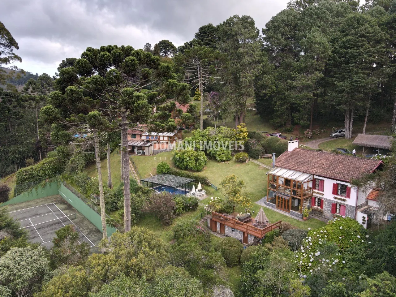 Casa à venda de 2.920 m² em Campos do Jordão, SP, Brasil