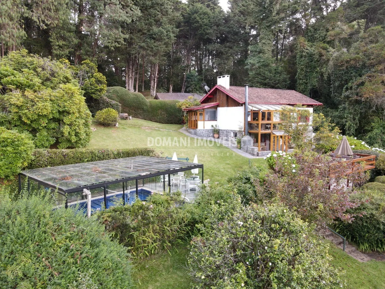 Casa à venda de 2.920 m² em Campos do Jordão, SP, Brasil