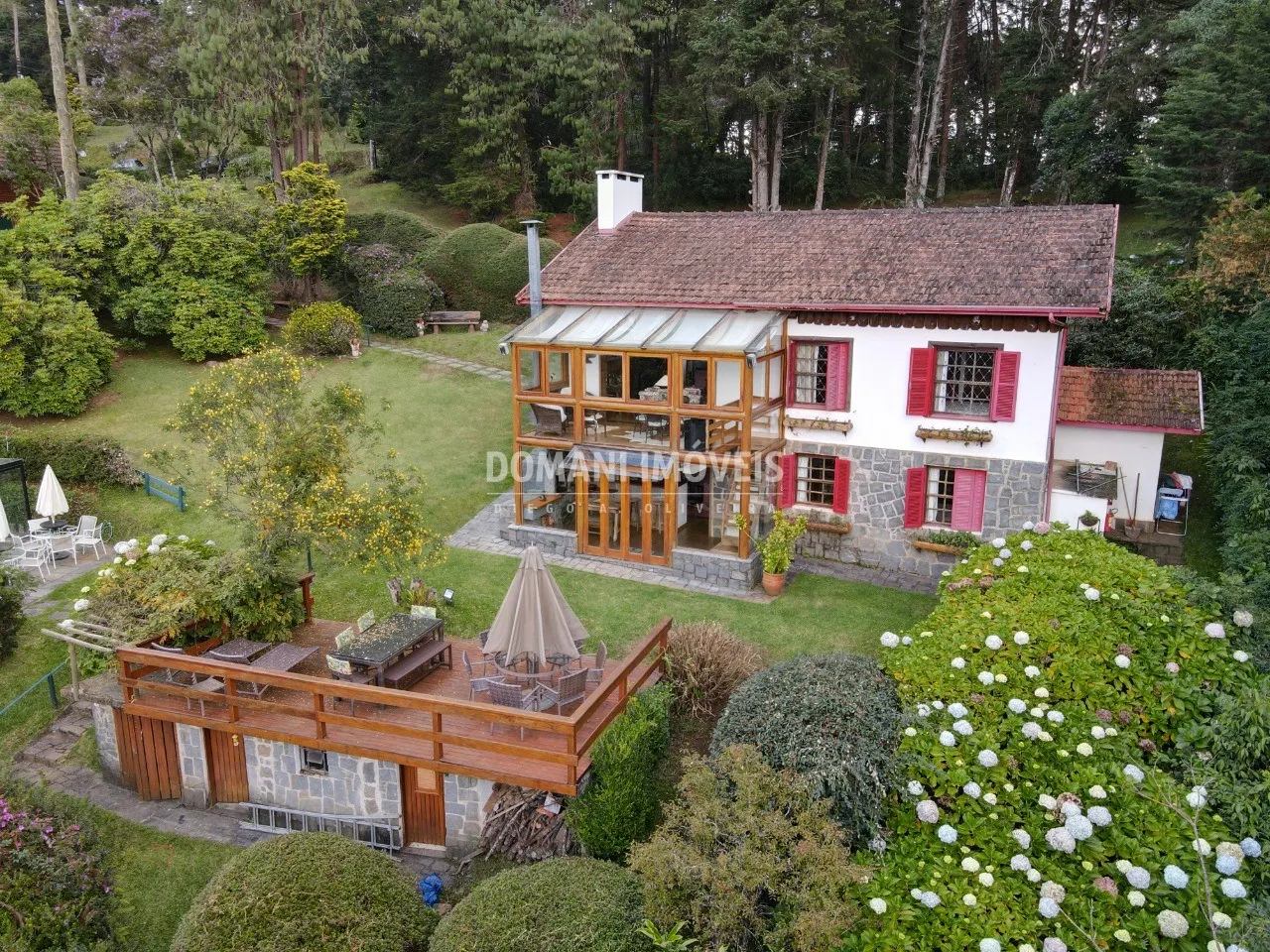 Casa à venda de 2.920 m² em Campos do Jordão, SP, Brasil