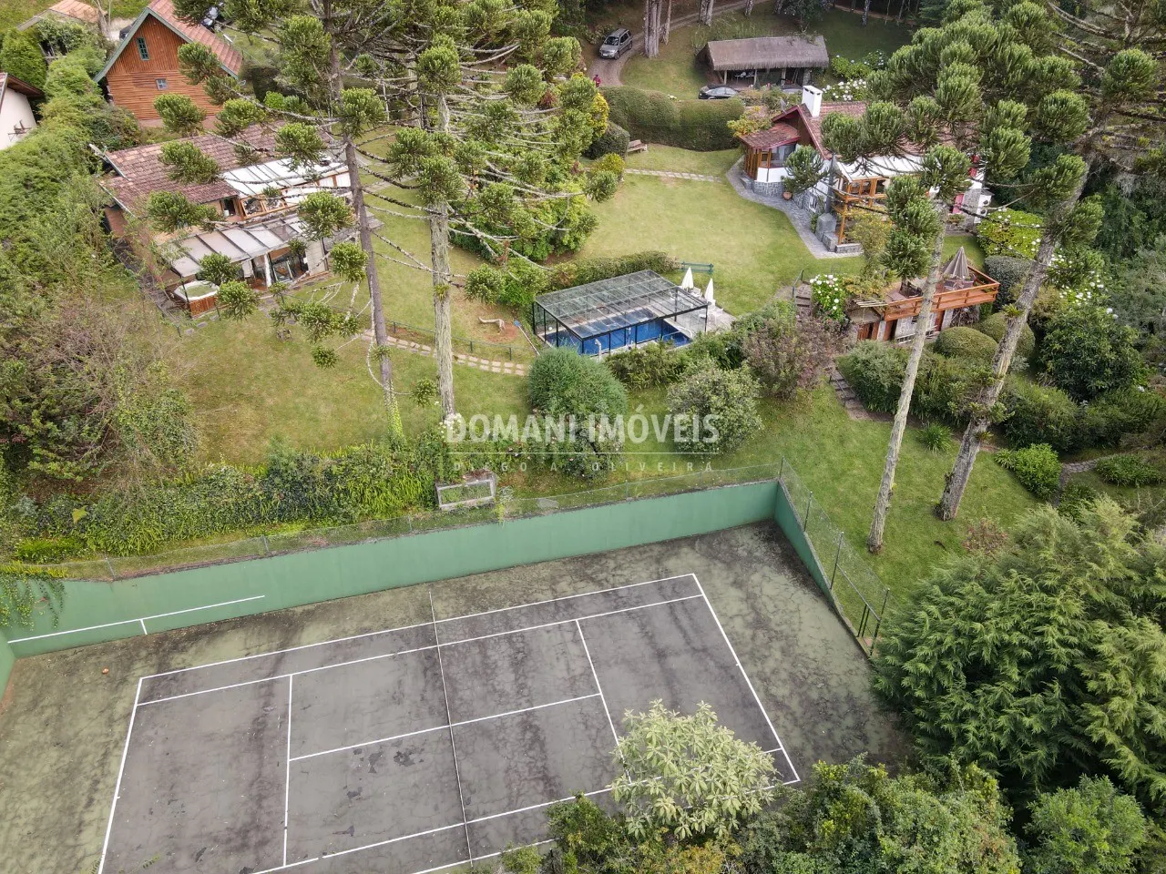 Casa à venda de 2.920 m² em Campos do Jordão, SP, Brasil