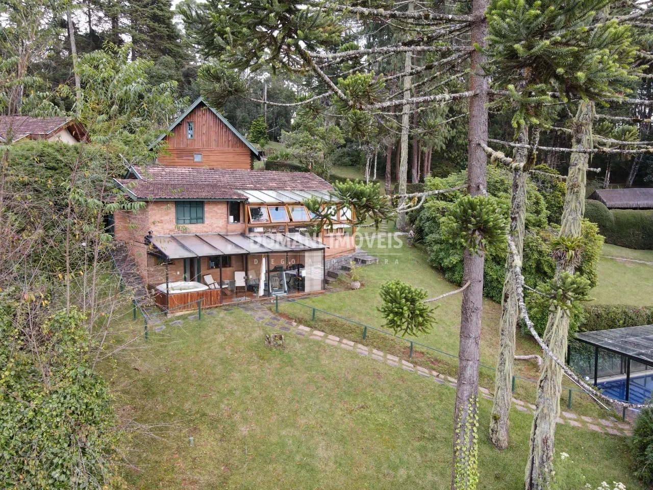 Casa à venda de 2.920 m² em Campos do Jordão, SP, Brasil