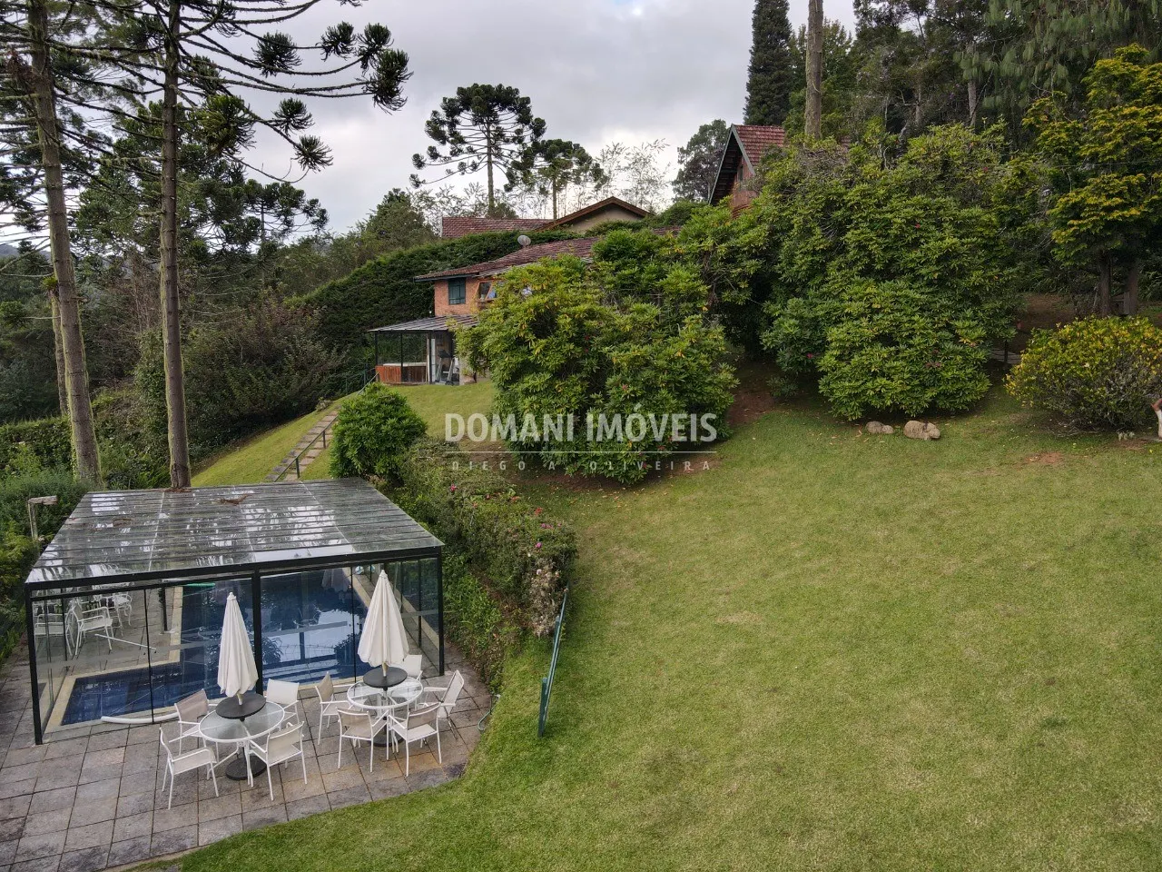 Casa à venda de 2.920 m² em Campos do Jordão, SP, Brasil