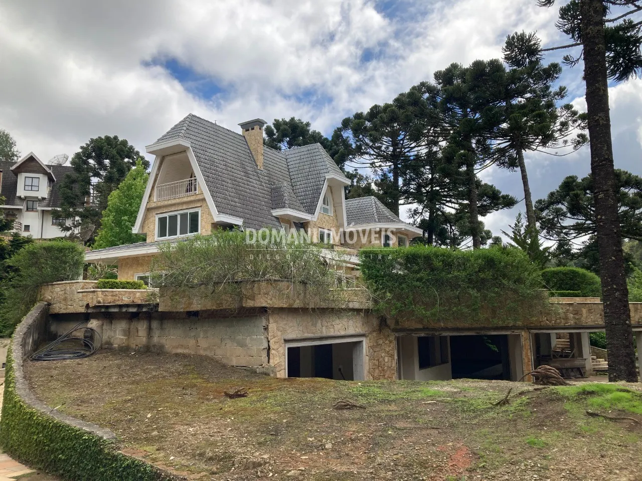 Casa à venda de 3.190 m² em Campos do Jordão, SP, Brasil