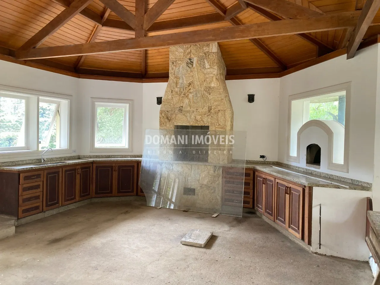 Casa à venda de 3.190 m² em Campos do Jordão, SP, Brasil