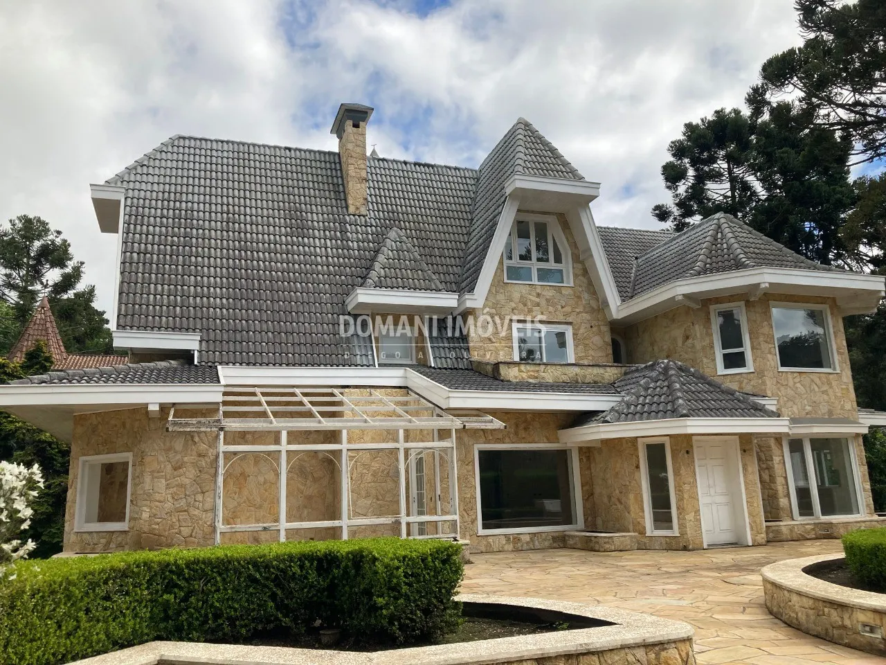 Casa à venda de 3.190 m² em Campos do Jordão, SP, Brasil