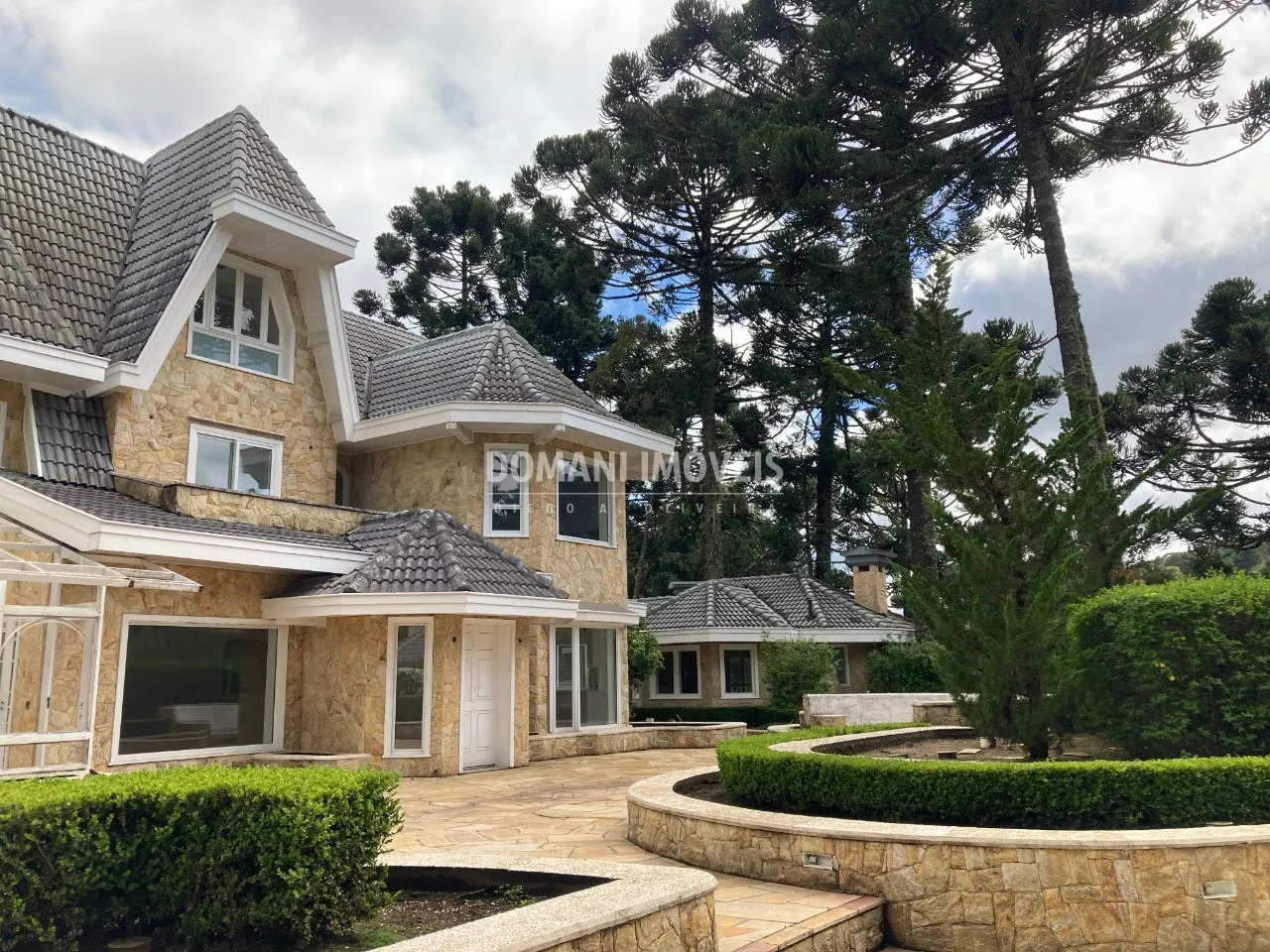 Casa à venda de 3.190 m² em Campos do Jordão, SP, Brasil