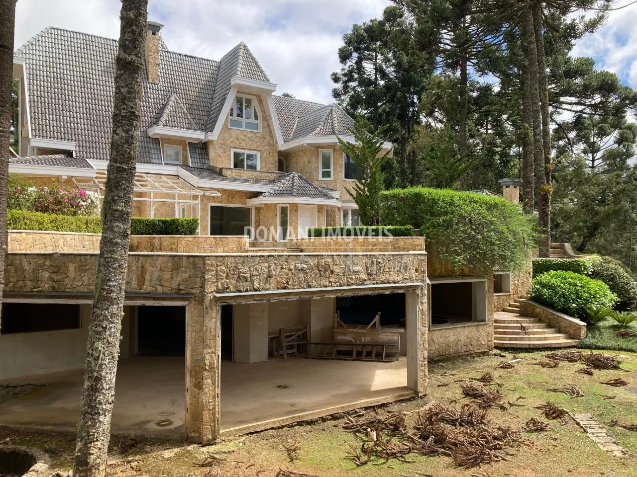 Casa à venda de 3.190 m² em Campos do Jordão, SP, Brasil