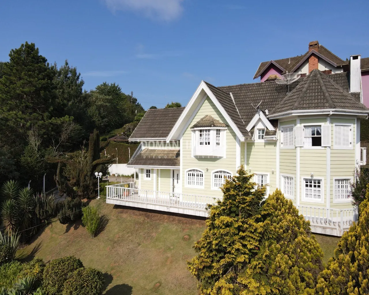 Casa à venda de 1.000 m² em Campos do Jordão, SP, Brasil