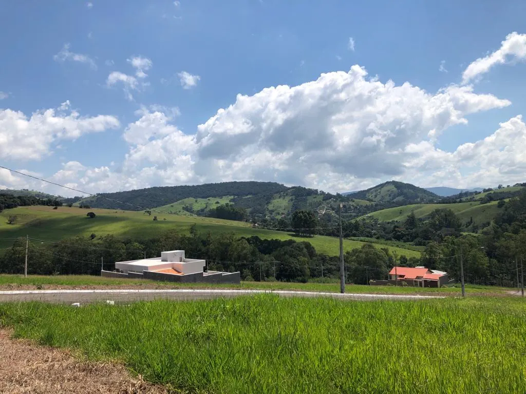 Terreno à venda de 300 m² em Pouso Alegre, MG, Brasil