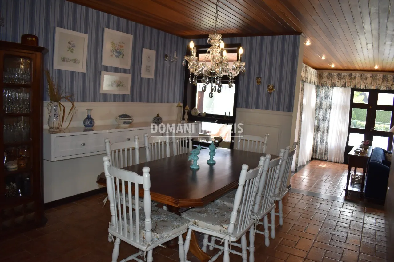 Casa à venda de 2.180 m² em Campos do Jordão, SP, Brasil