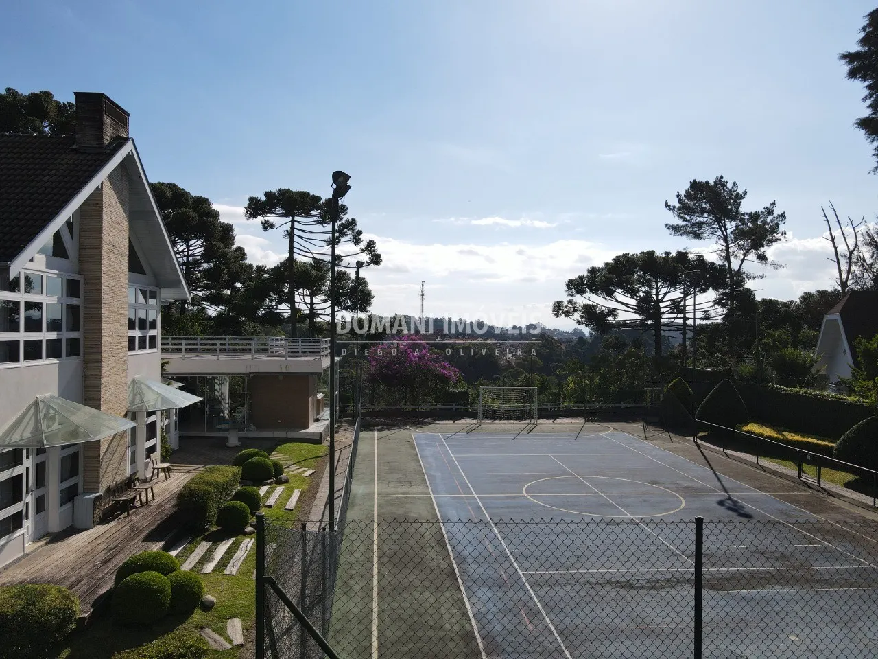 Casa à venda de 2.180 m² em Campos do Jordão, SP, Brasil