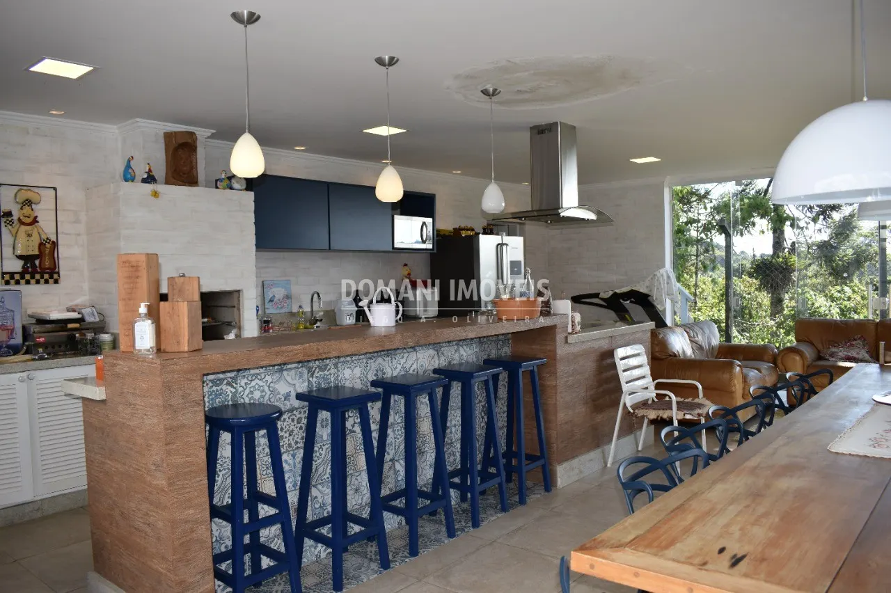 Casa à venda de 2.180 m² em Campos do Jordão, SP, Brasil