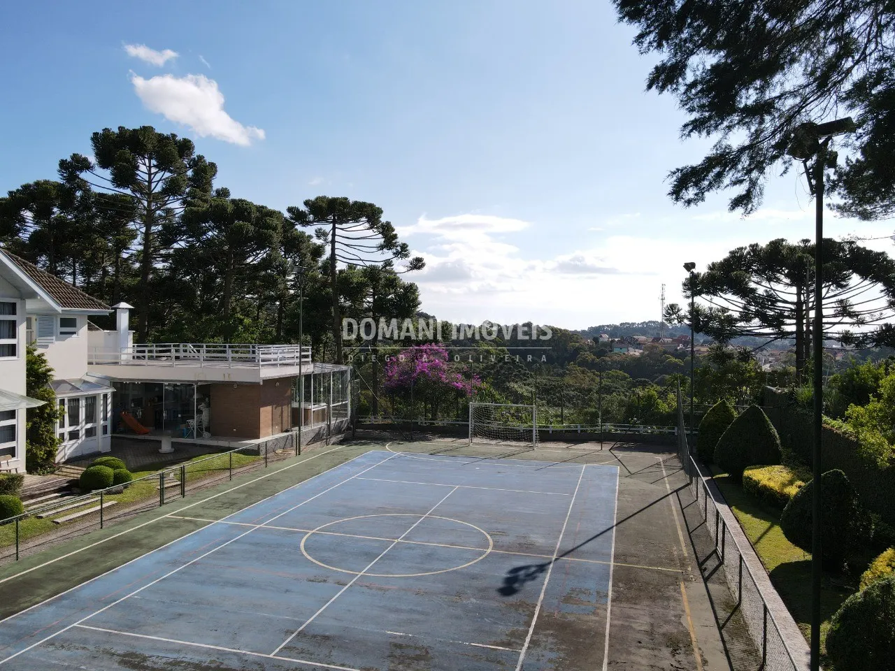 Casa à venda de 2.180 m² em Campos do Jordão, SP, Brasil