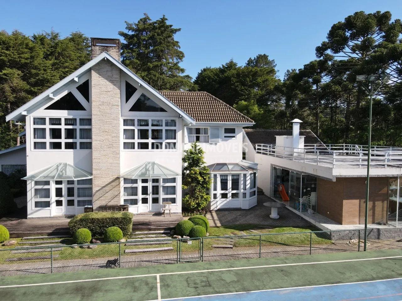 Casa à venda de 2.180 m² em Campos do Jordão, SP, Brasil