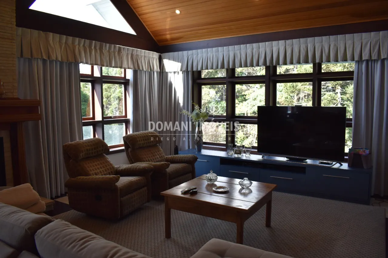 Casa à venda de 2.180 m² em Campos do Jordão, SP, Brasil