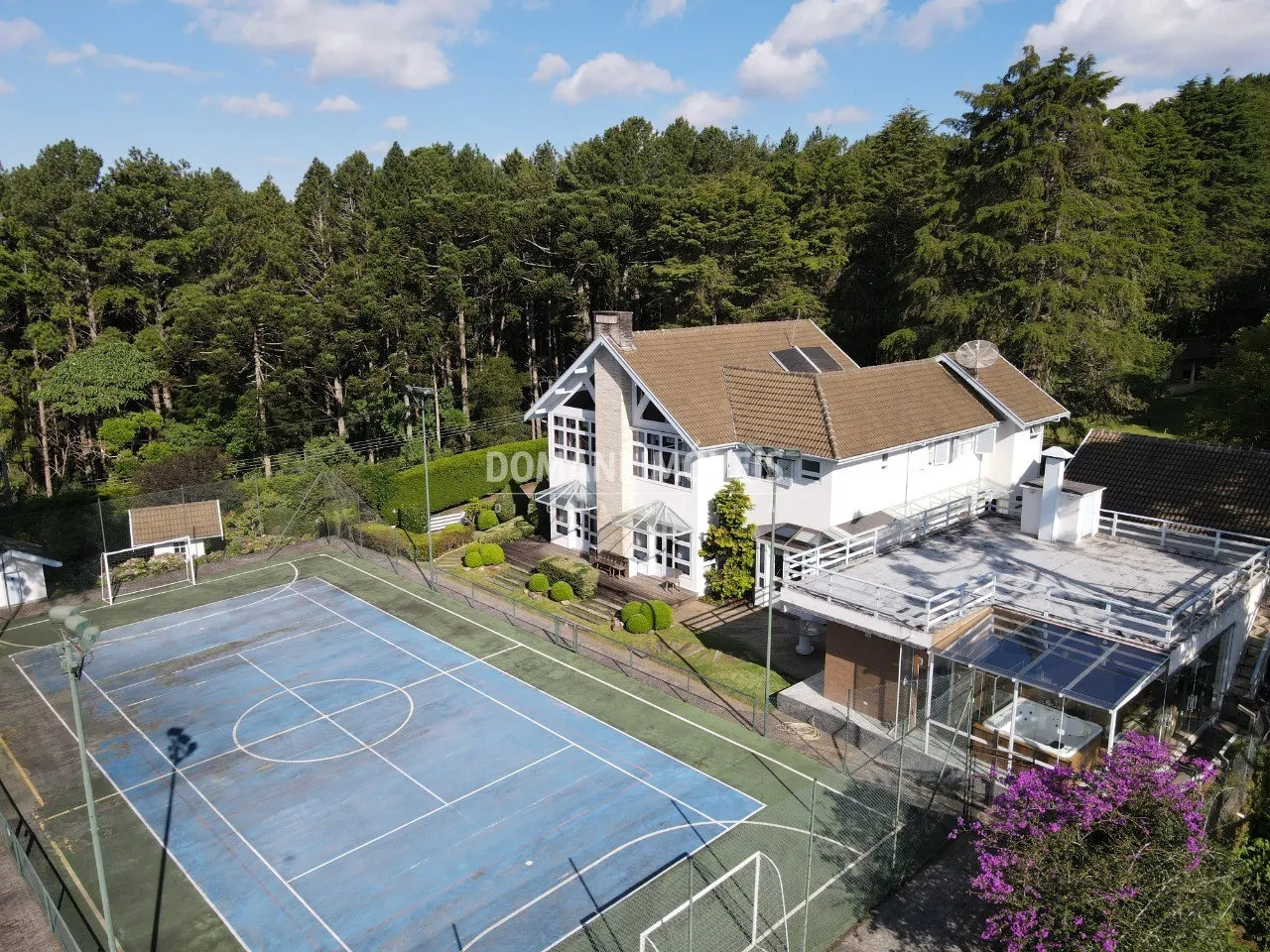 Casa à venda de 2.180 m² em Campos do Jordão, SP, Brasil