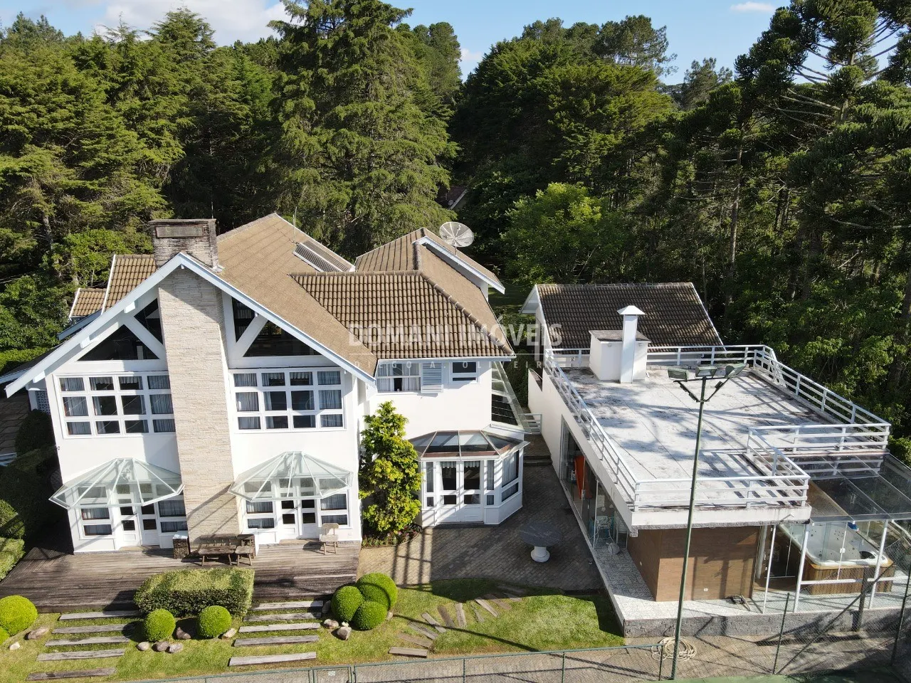 Casa à venda de 2.180 m² em Campos do Jordão, SP, Brasil
