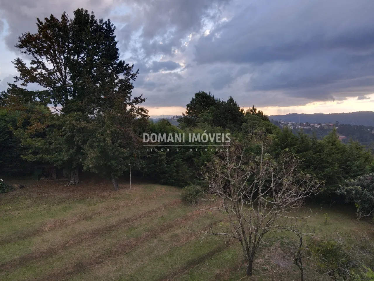 Terreno à venda de 1.590 m² em Campos do Jordão, SP, Brasil