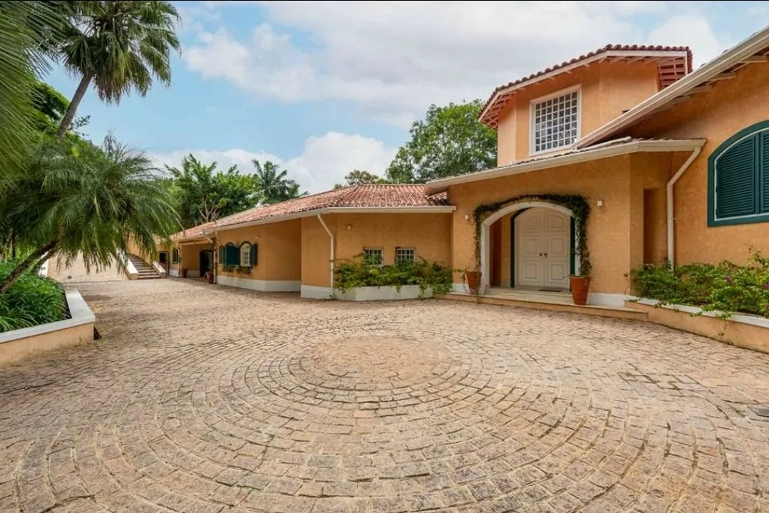 Casa à venda de 5.122 m² em Cotia, SP, Brasil
