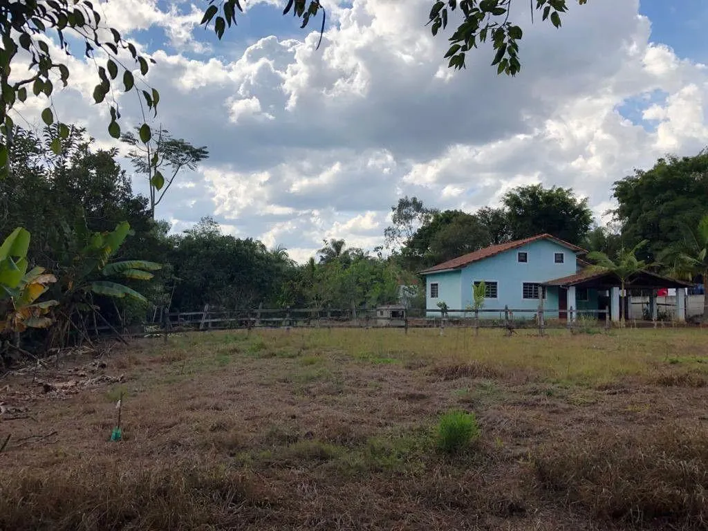 Chácara à venda de 2.400 m² em Pouso Alegre, MG, Brasil